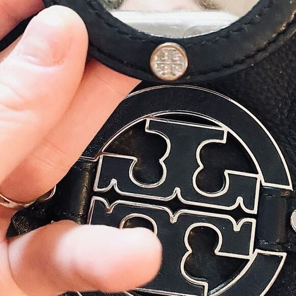 Tory Burch Rare Extra Large Amanda Hobo handbag. - Picture 8 of 9